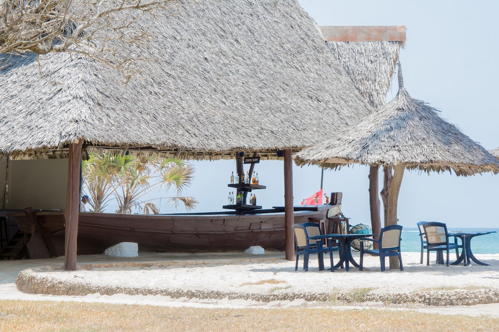 Jacaranda Indian Ocean Beach Resort 36/40