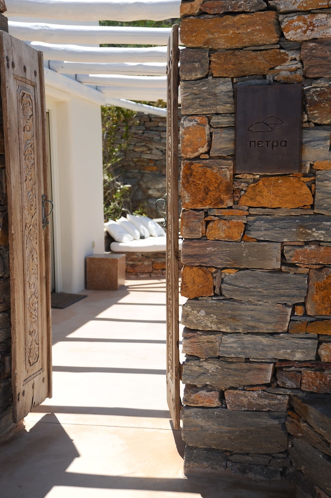 Aigis Suites 40/50