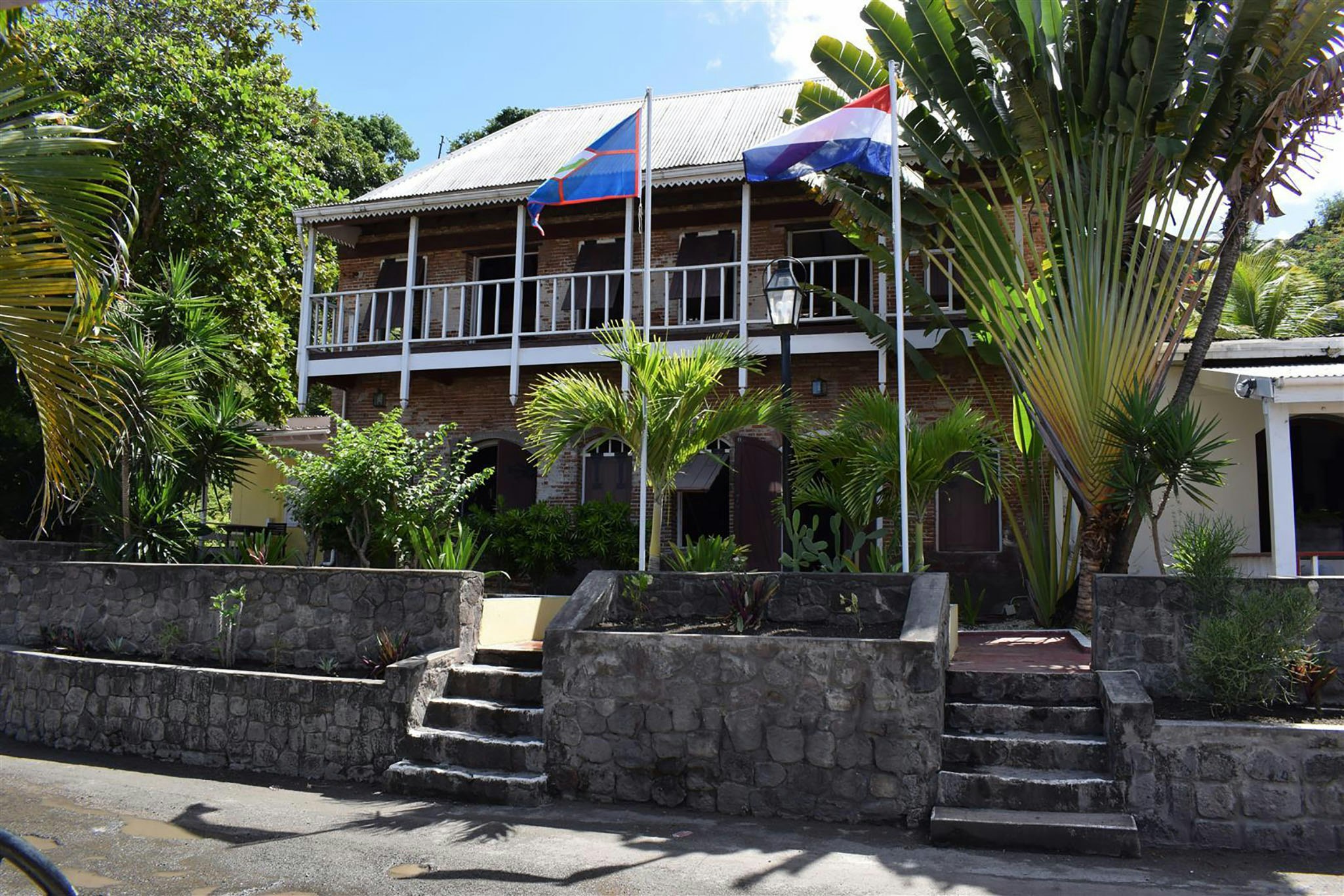 THE OLD GIN HOUSE 3/35