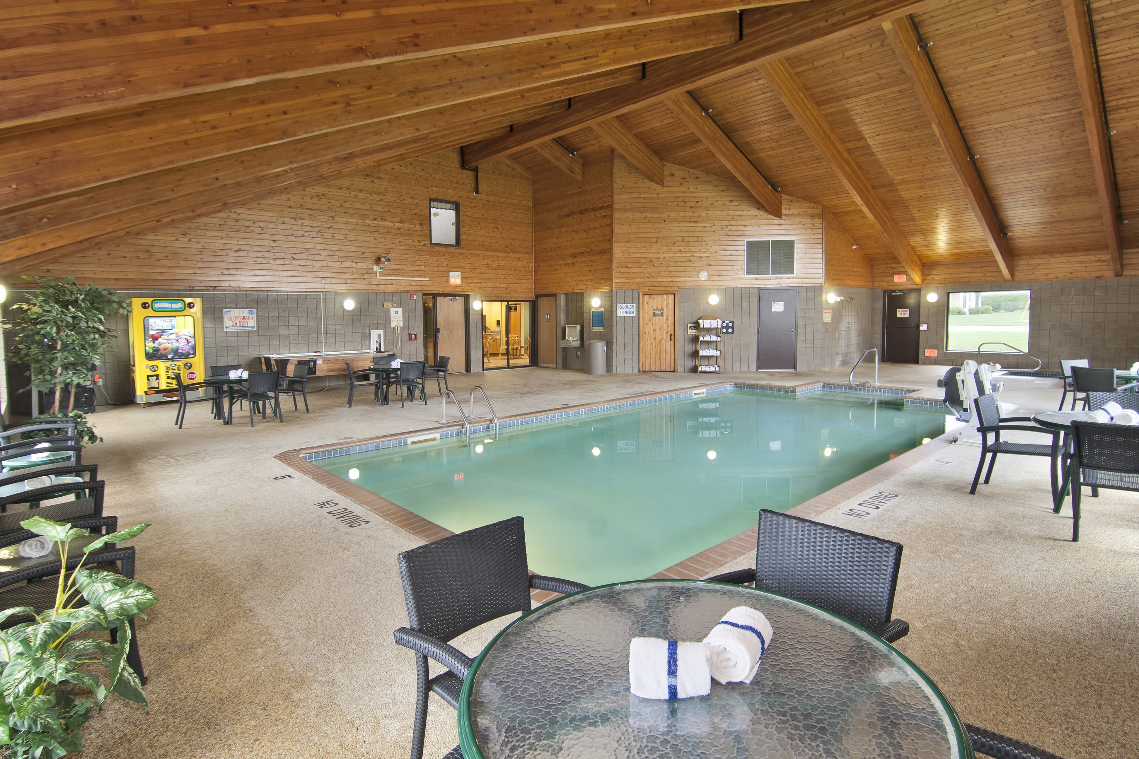 Boarders Inn Suites Faribault Mn 49/80