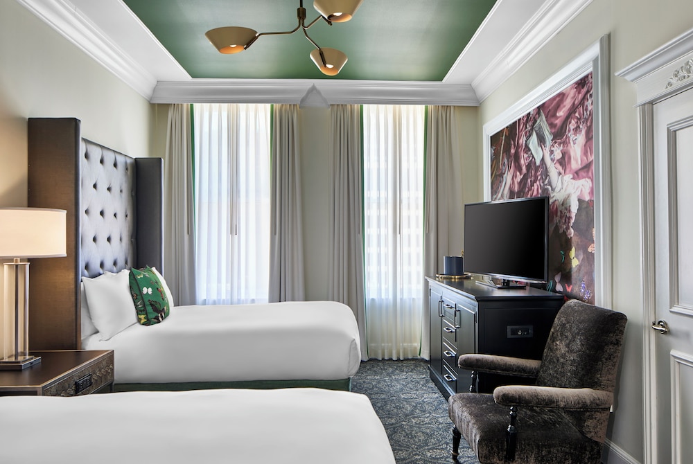 ROOM, 2 DOUBLE BEDS