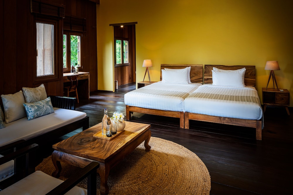Farmhouse Boutique Resort 7/50
