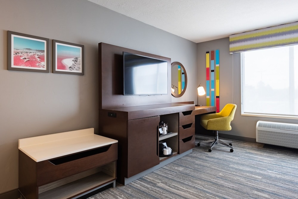 Hampton Inn Suites Salt Lake City Airport 23/82
