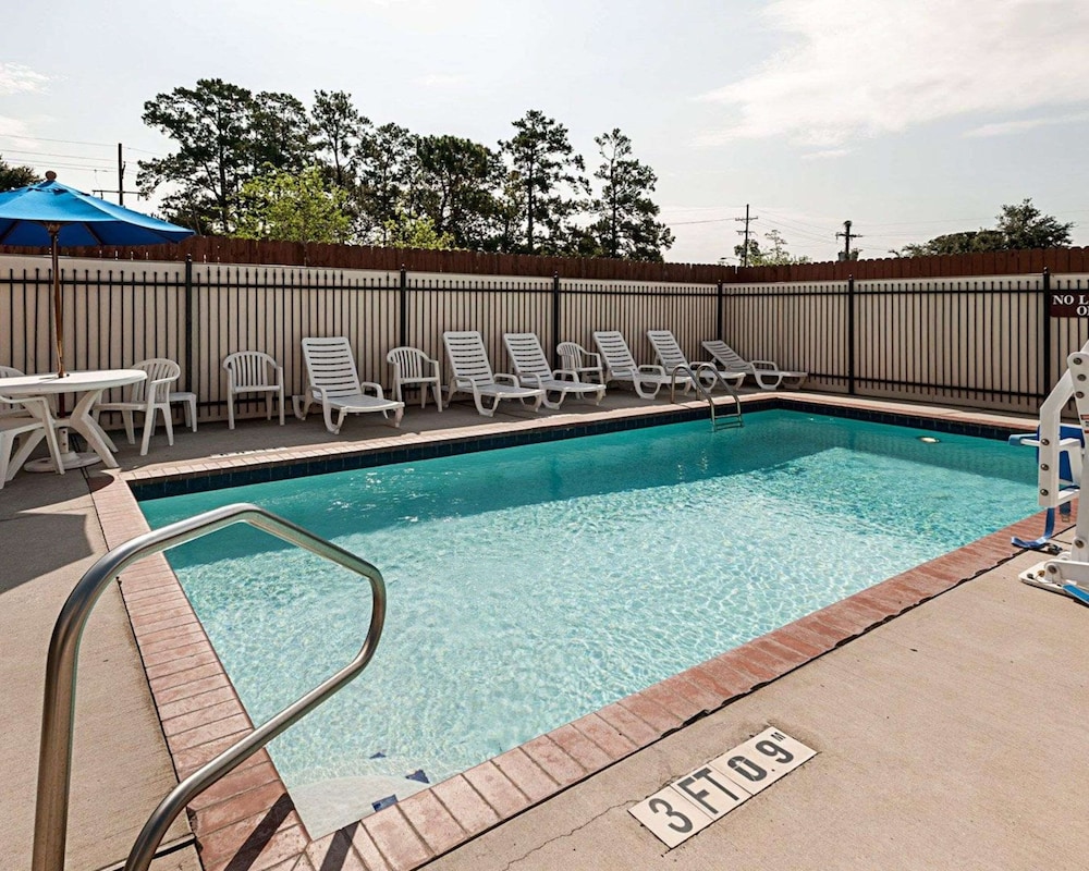Comfort Suites Lake Charles 3/48