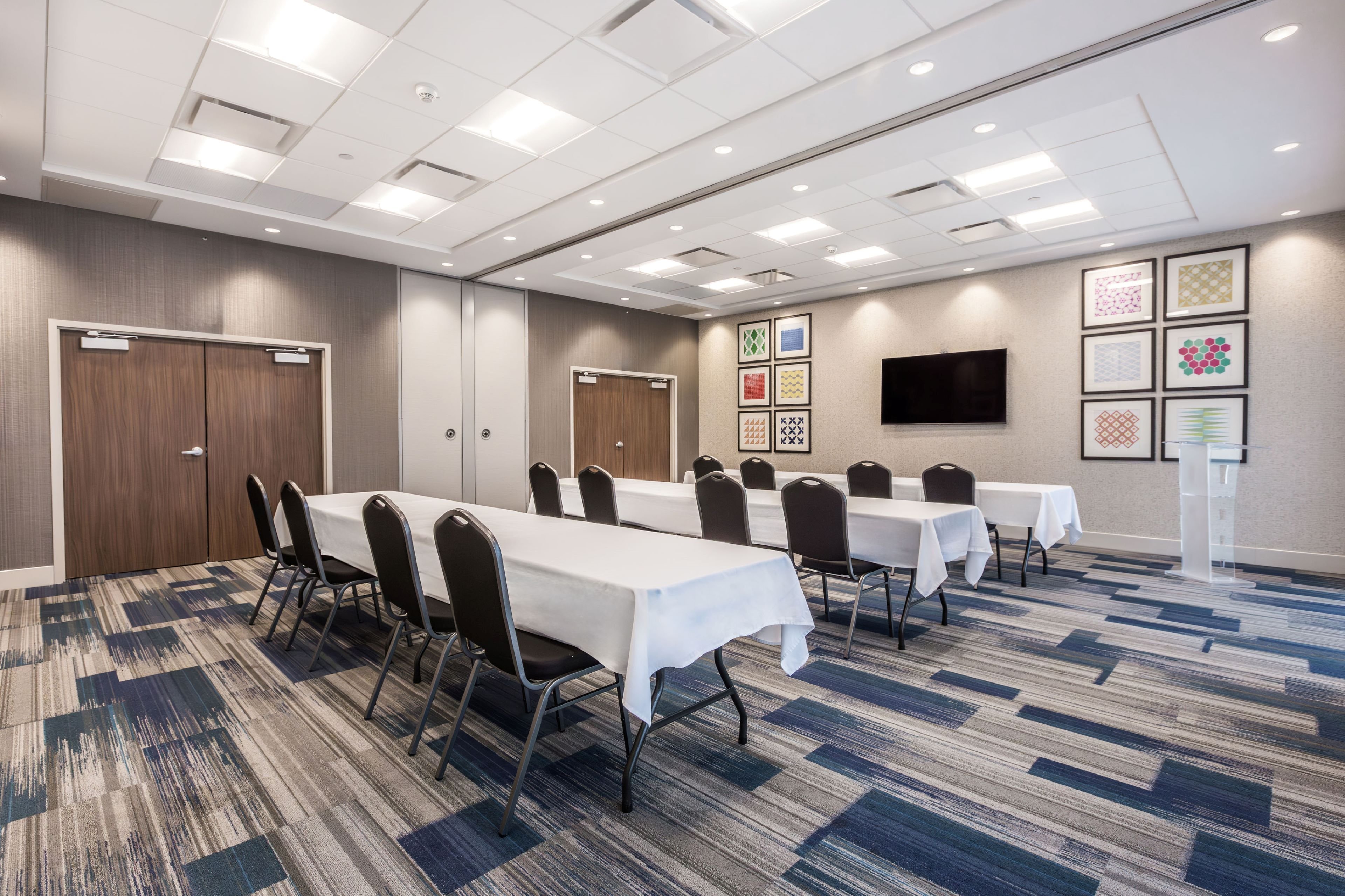 Holiday Inn Express and Suites Welland 55/65