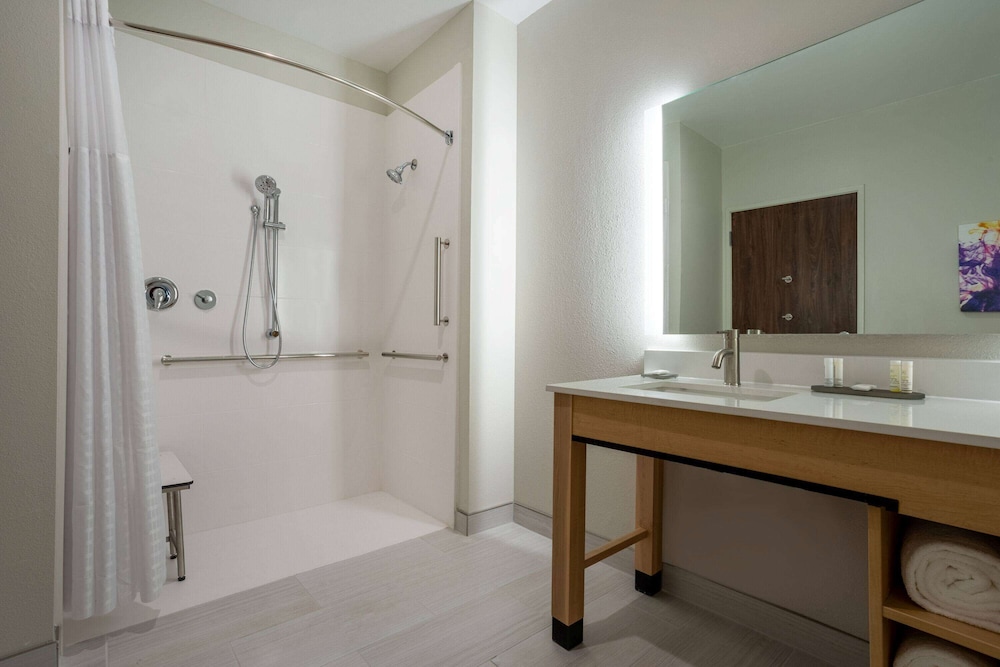 La Quinta Inn & Suites by Wyndham Pflugerville 27/28