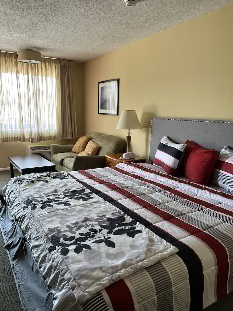 Ambassador Inn 6/56