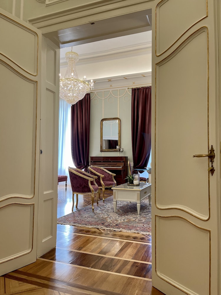 Palazzo Monga Boutique Guesthouse 48/66