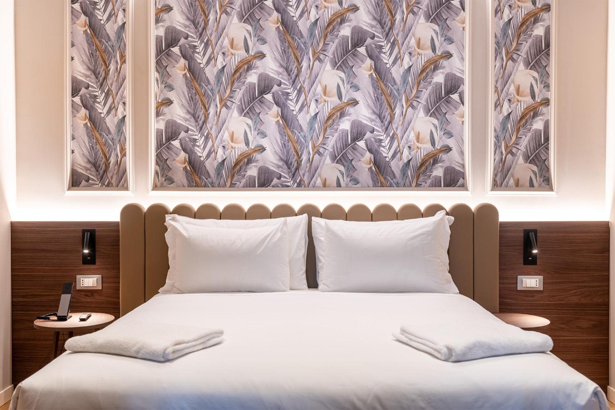 Suite, Apartment, Queen Bed, Sofa