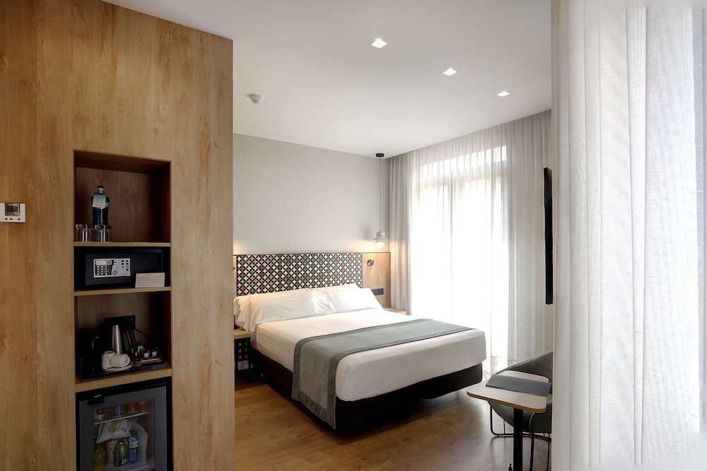 غرفة سوبيريور بسرير كينج بمسبح خاص، Catalonia Excelsior 7/10