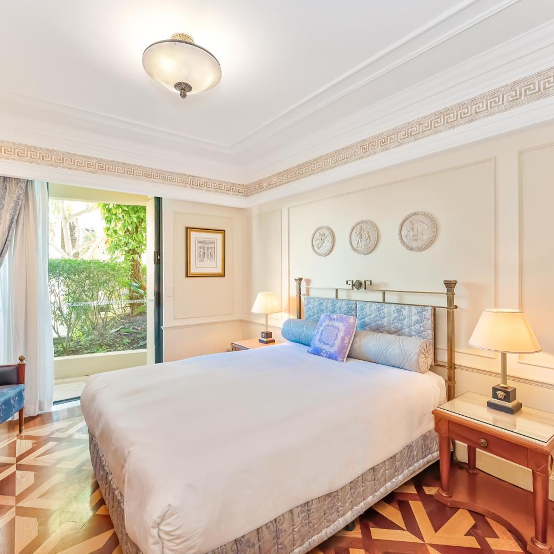 3 Bedrooms, Condominium, with Pool