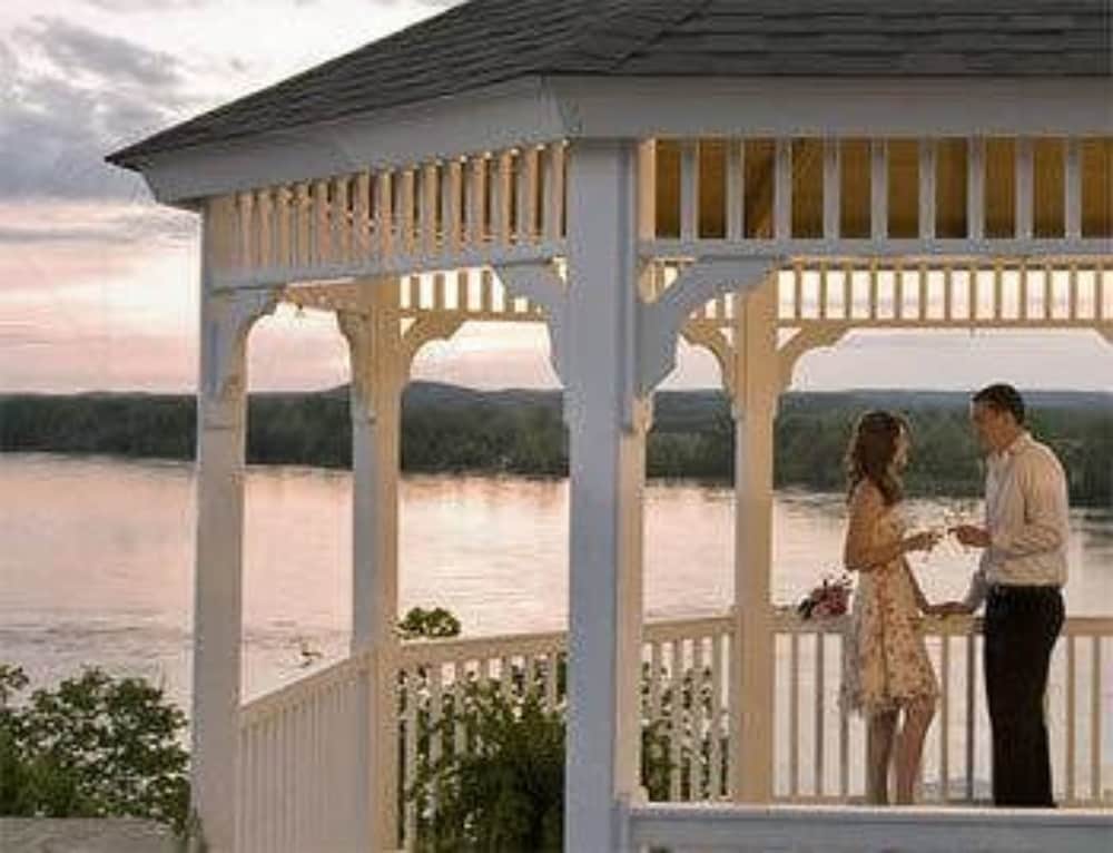 Hermann Hill Vineyard & Inn 46/51