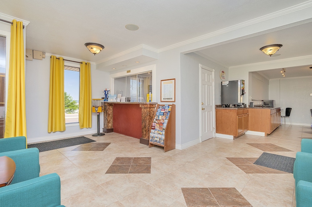 Super 8 by Wyndham Colorado Springs/Chestnut Street 5/29