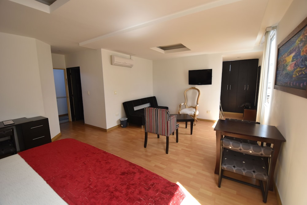 Hotel Bolivar Plaza 35/61