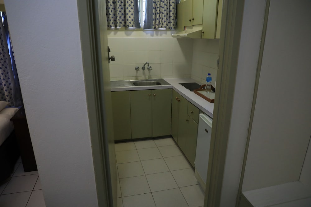 Huon Gulf Hotel and Apartments 24/49