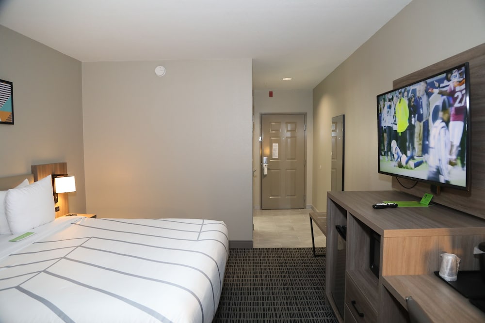 La Quinta Inn and Suites by Wyndham Montgomery 16/50