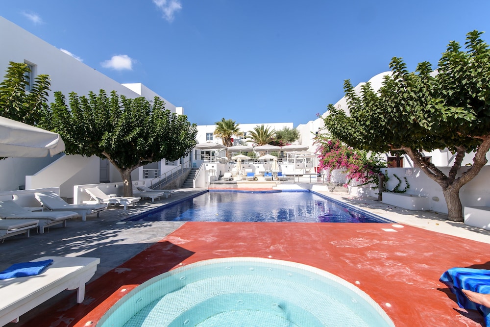 Rk Beach Hotel in SANTORINI