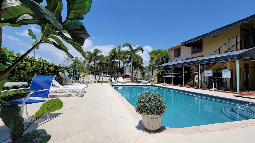Sunny Palms Inn 26/31