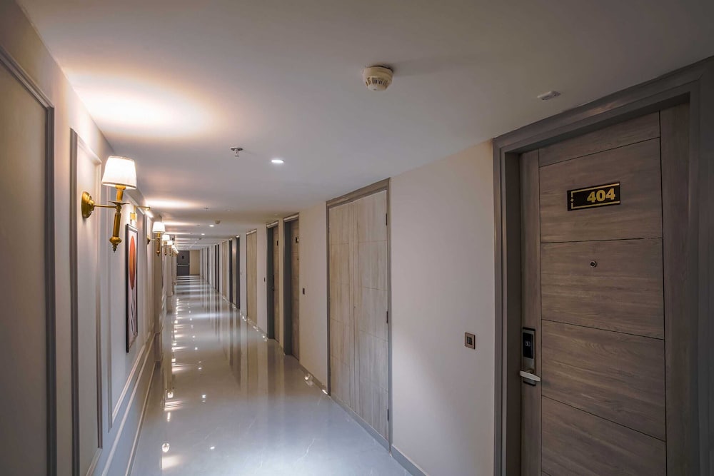 Clubhouse Hotel Chandigarh Mohali 32/47