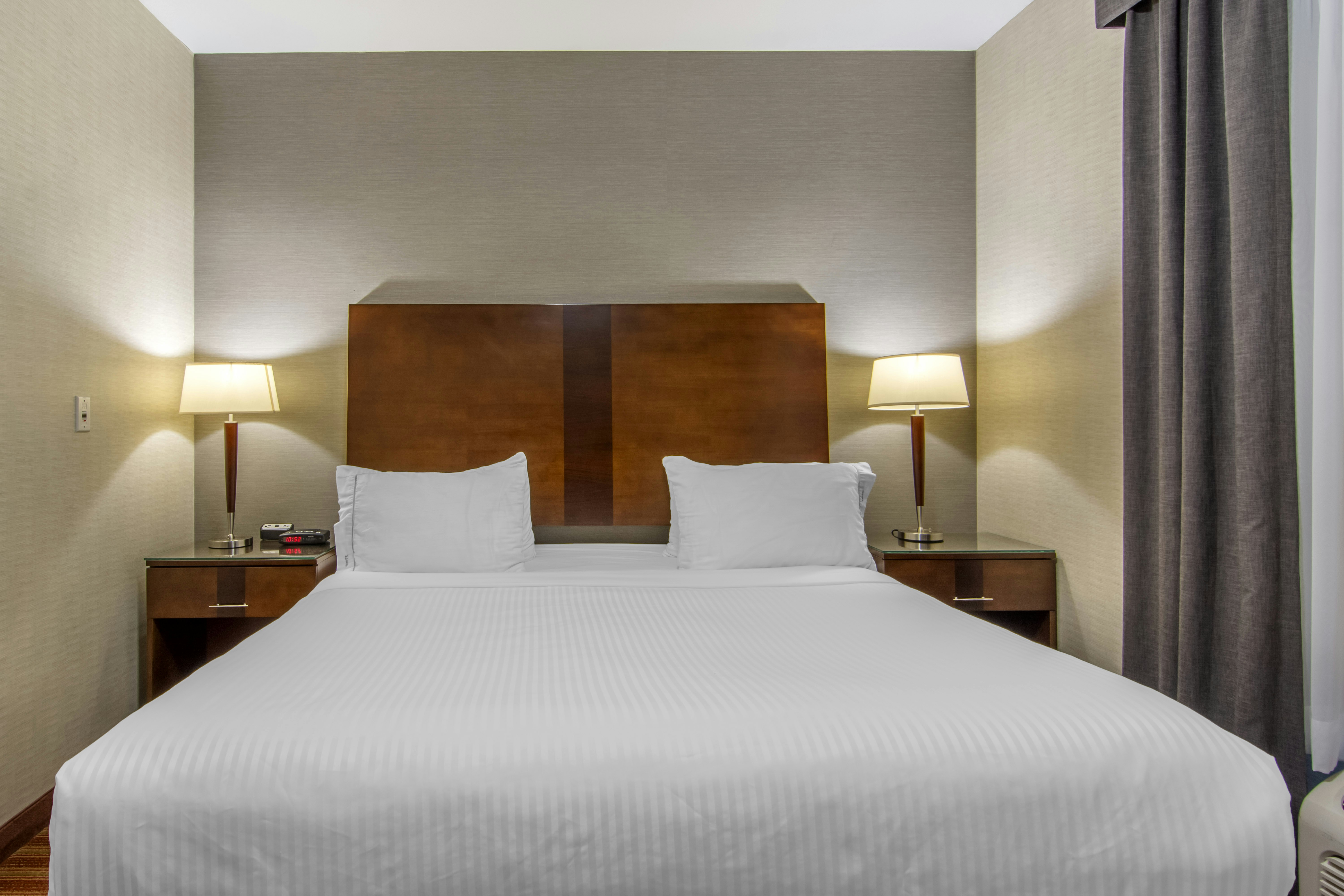 Devonian Hotel Suites 14/35