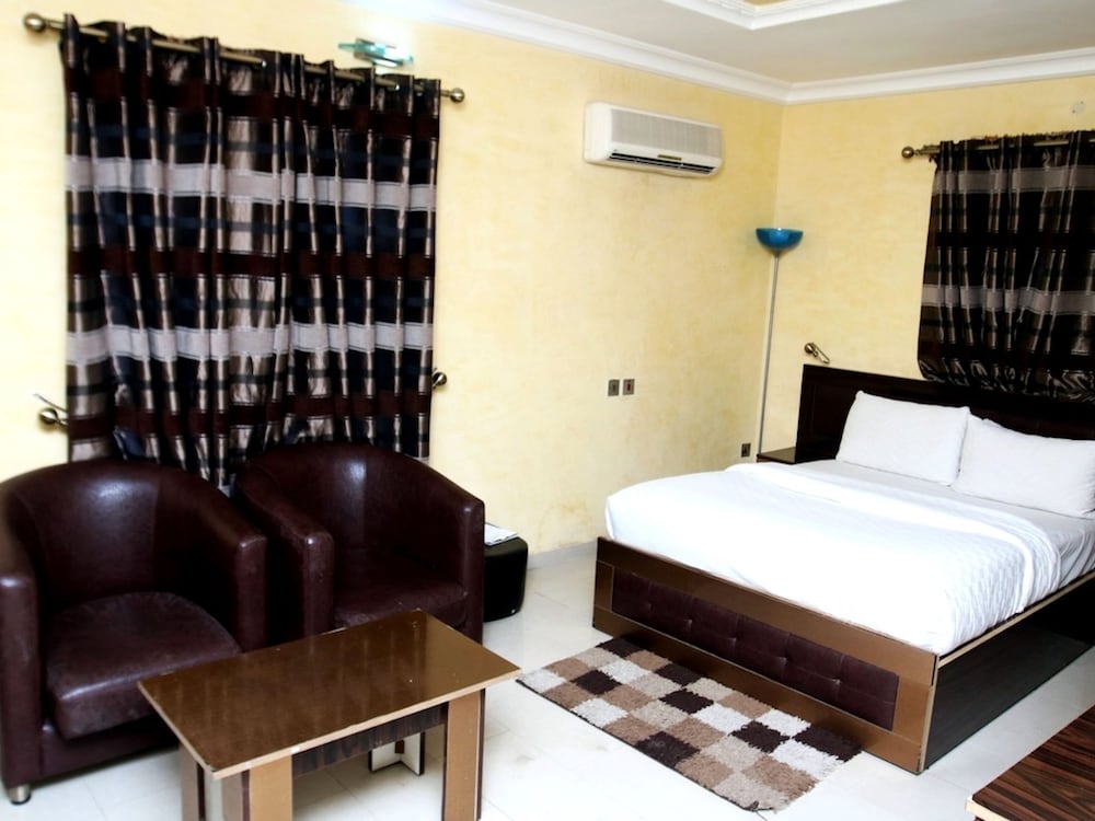 Jonaith Hotels & Suites 9/29