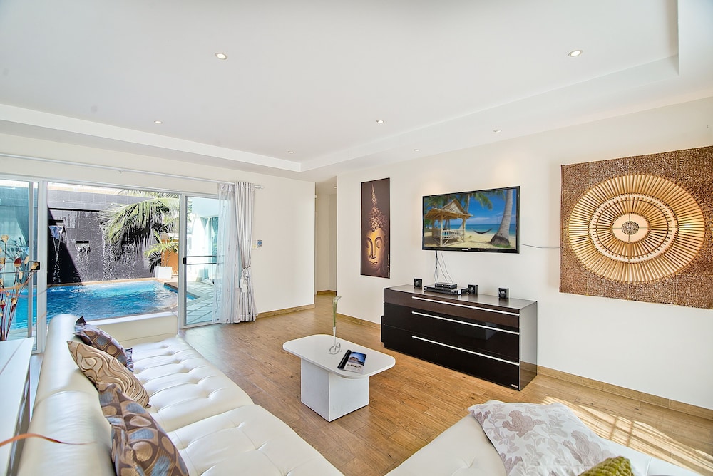 Tropicana Pool Villa 7/50