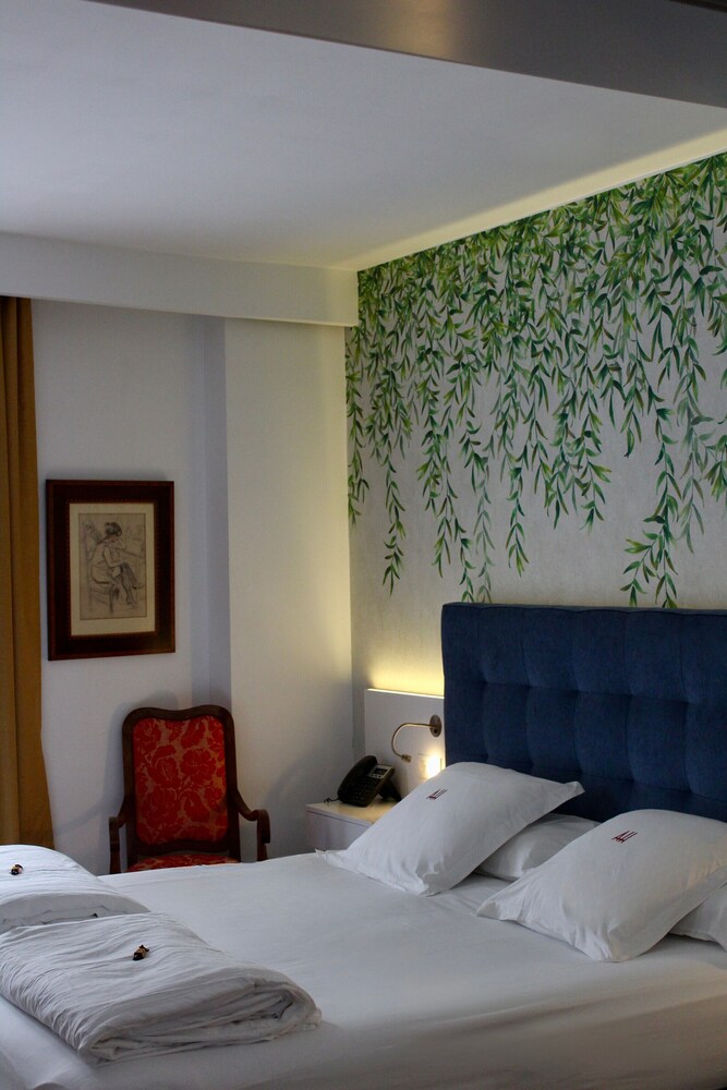 DELUXE, DOUBLE BED