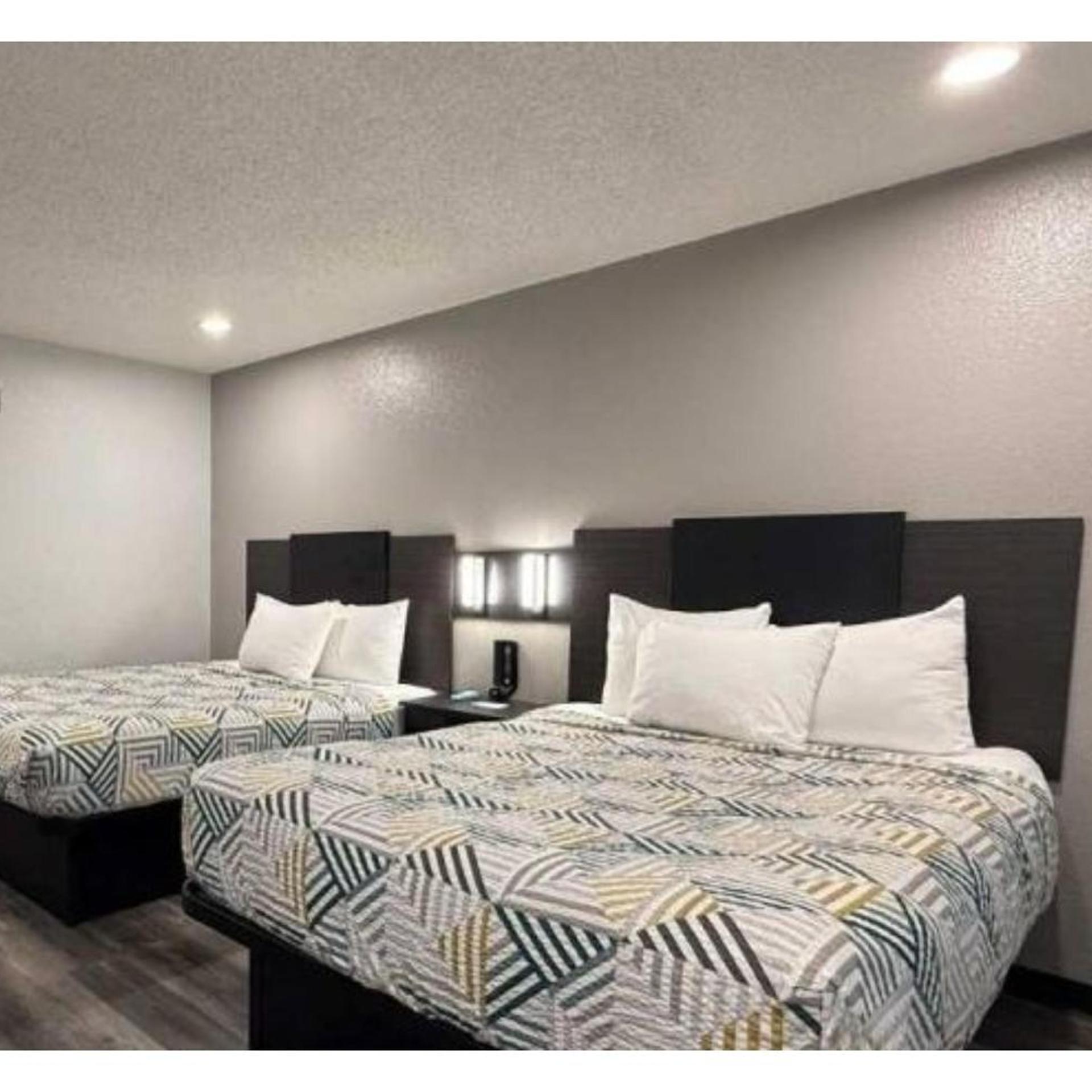 Room, Quadruple