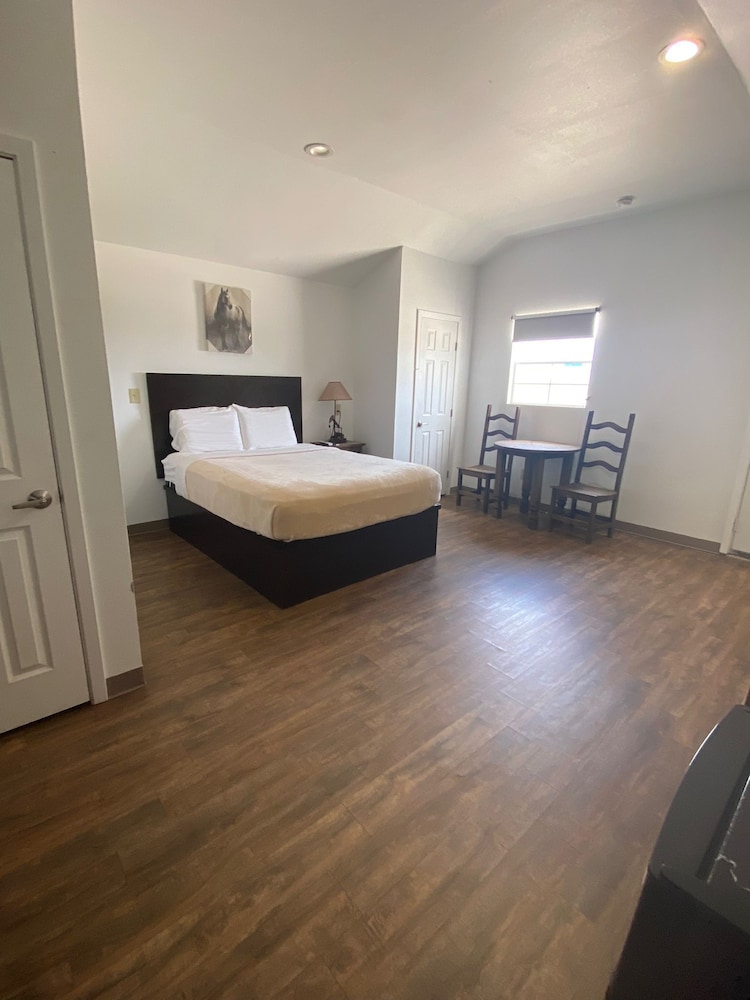 OYO Hotel Big Lake Hwy 137 TX 7/49