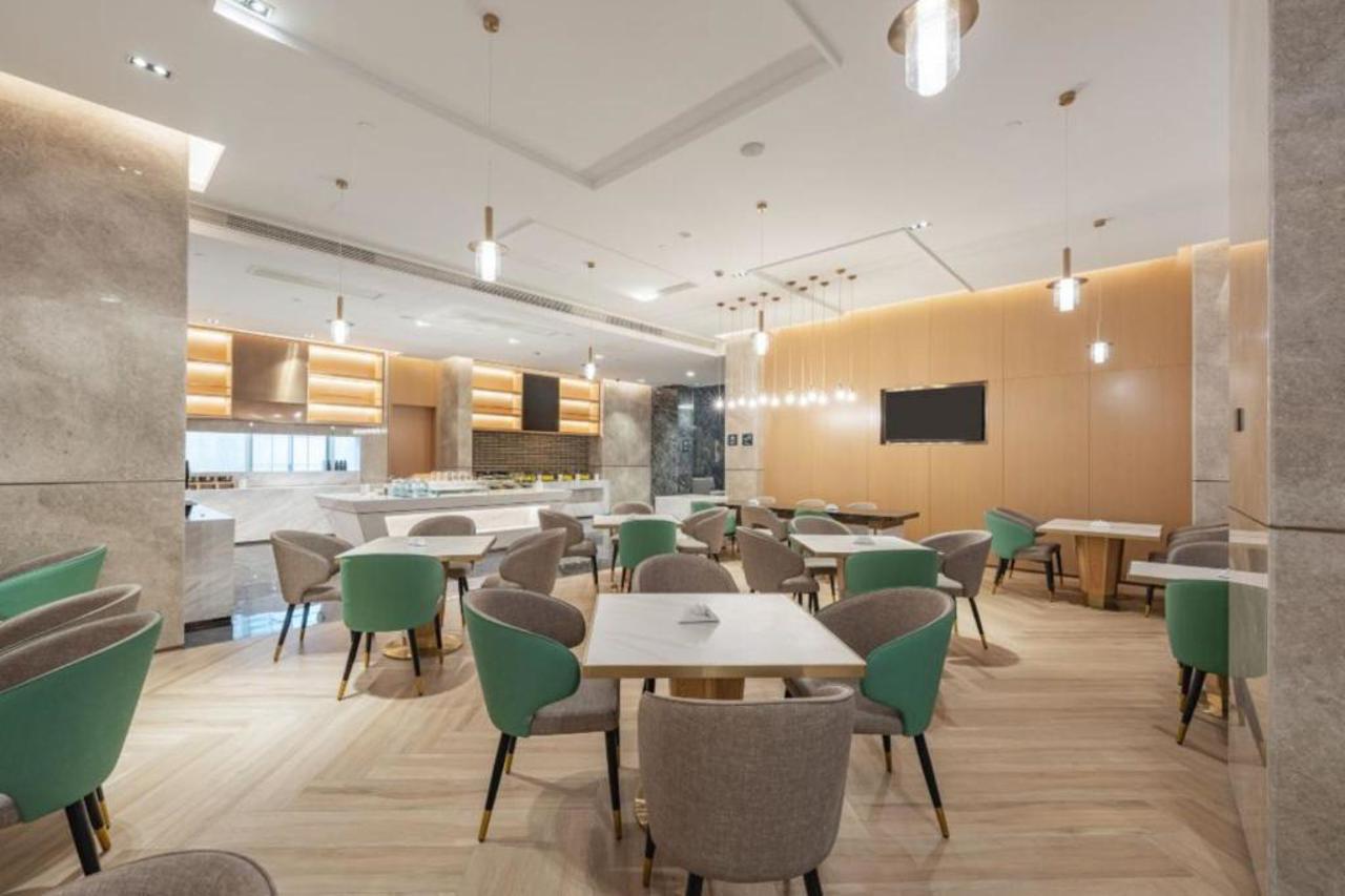 Shanghai Lingang New Town Atour Hotel 23/24
