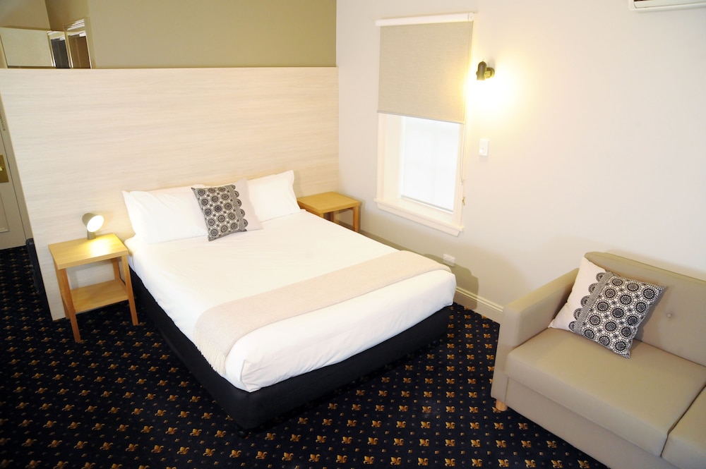 Sovereign Hill Hotel 25/68