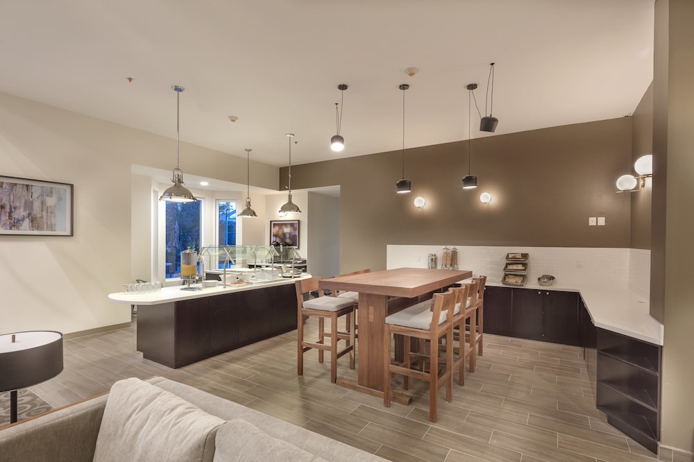 Staybridge Suites Silao 51/60