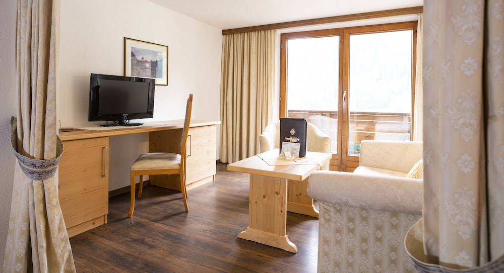 BEAUTY & SPORTHOTEL TIROLERHOF 43/50