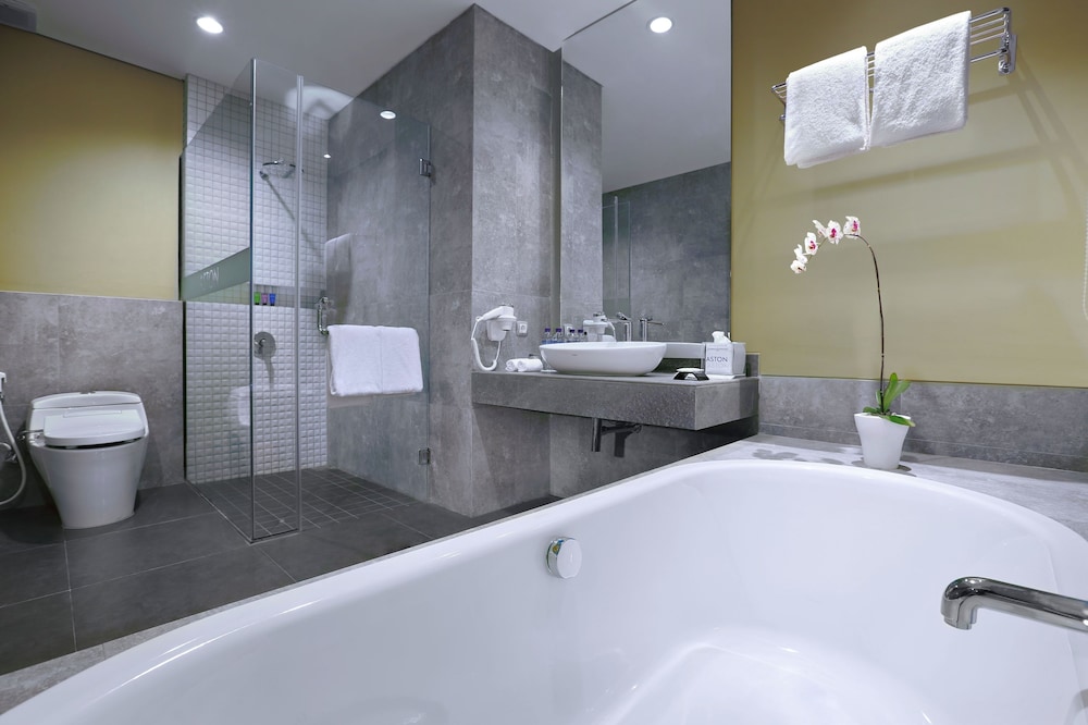 Aston Inn Mataram 15/65