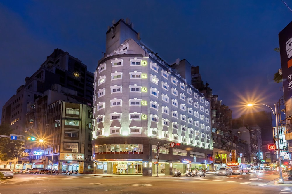 Ferrary Hotel 3/50