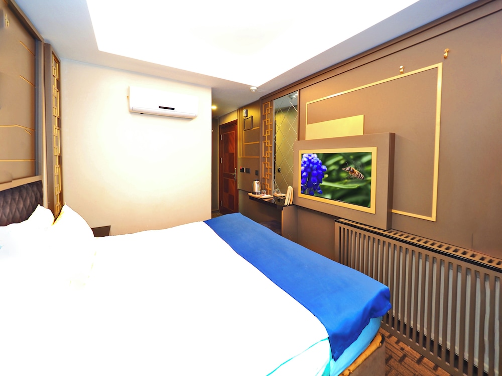 Luxury, Queen Bed