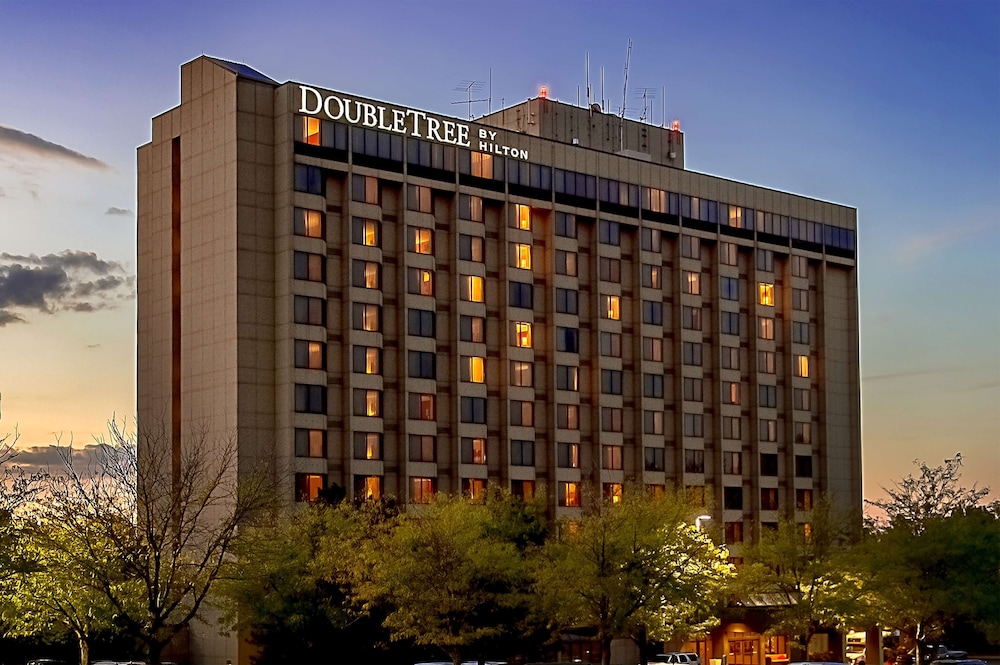 DOUBLETREE BY HILTON HOTEL ST LOUIS CHESTERFIELD