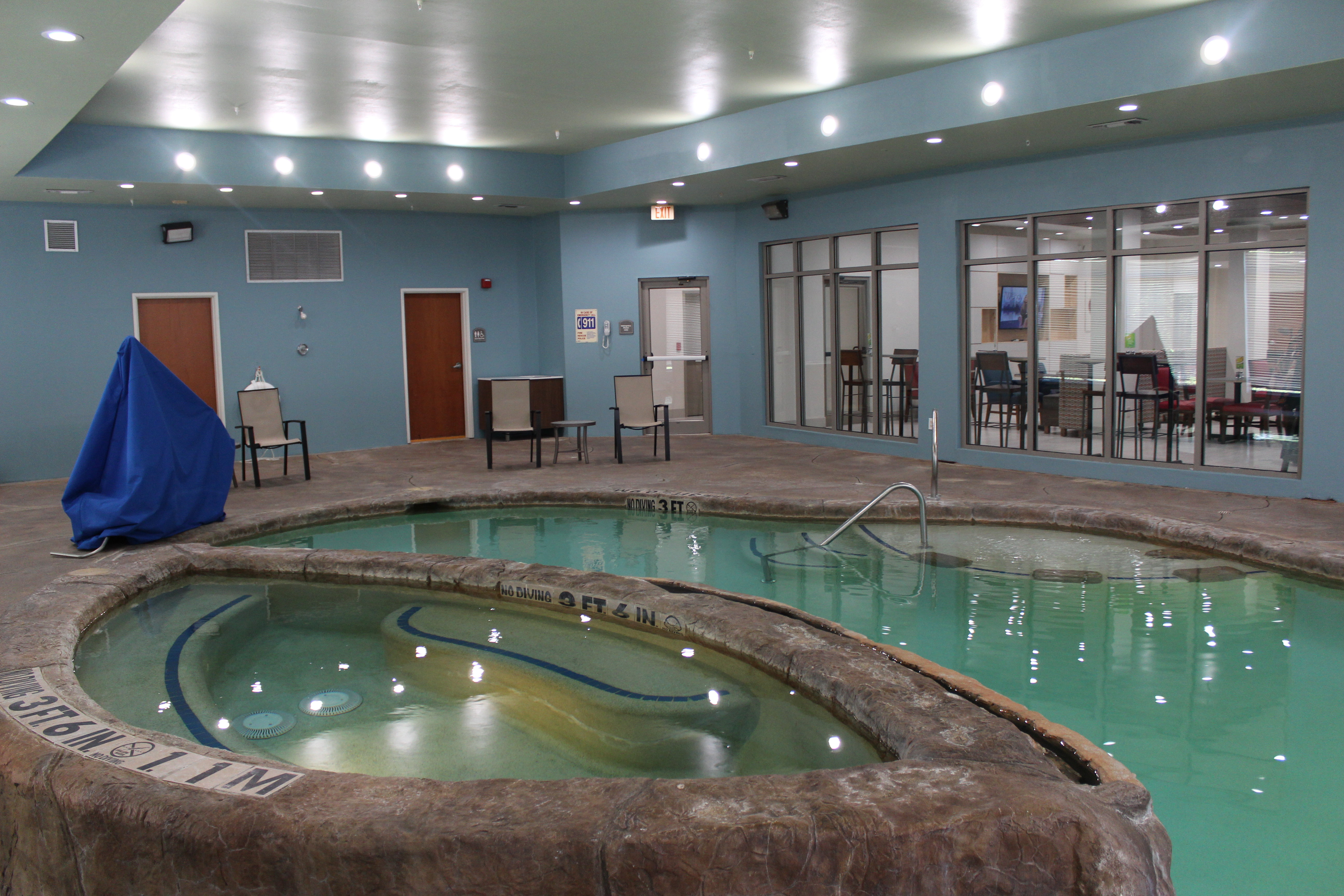 Holiday Inn Express Hotel and Suites Mansfield 33/52