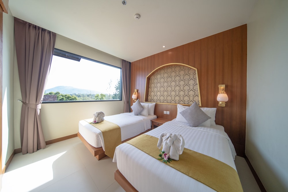 Maikhao Palm Beach Resort 10/65