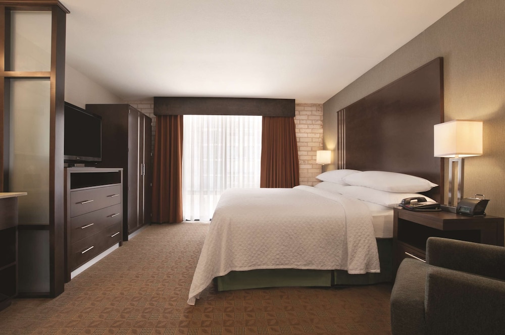 Embassy Suites - Corpus Christi 10/68