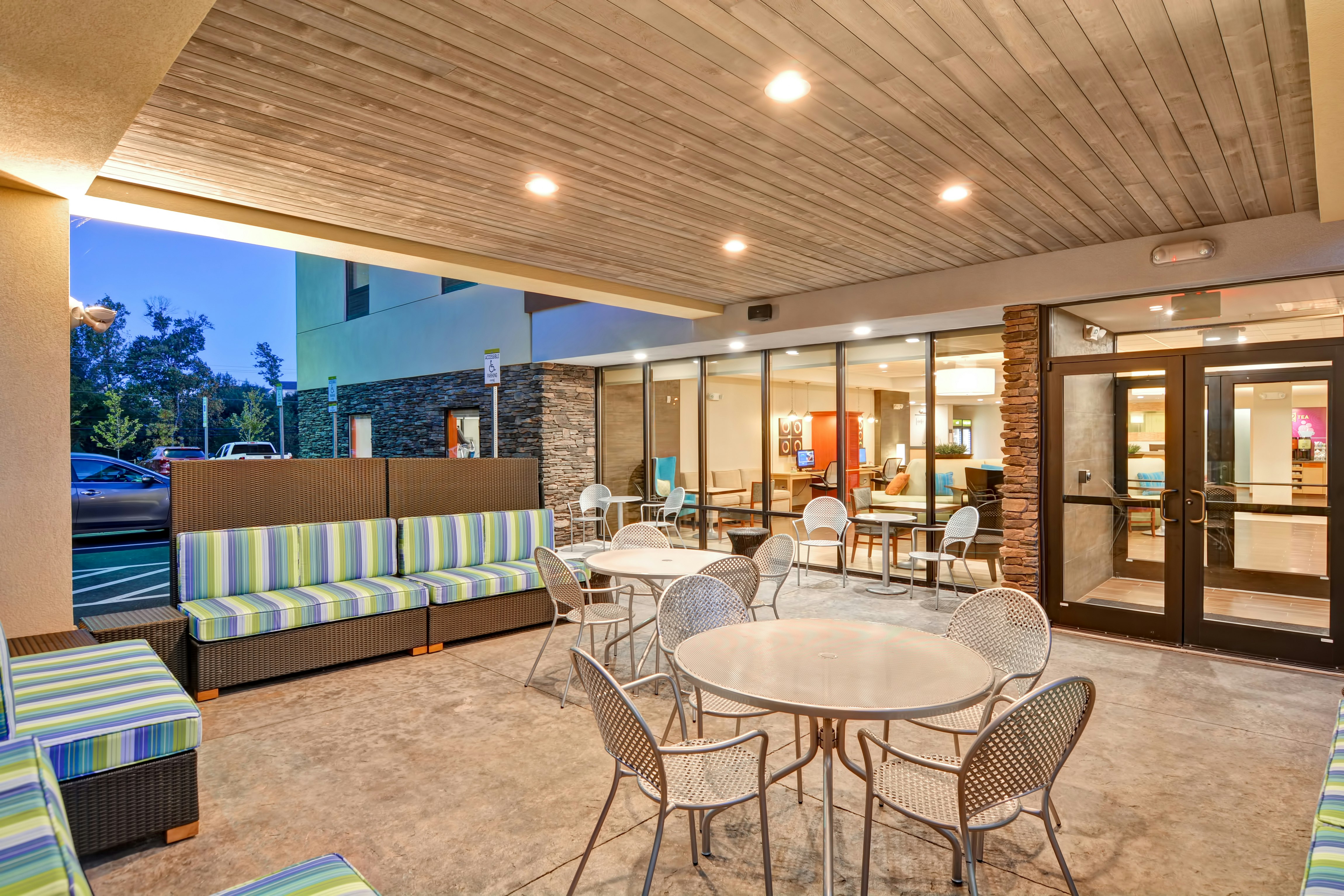 Home2 Suites by Hilton Stafford Quantico 15/19