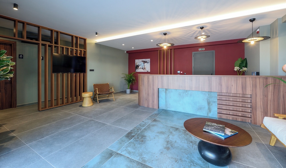 Amyntas Seafront Hotel 6/58