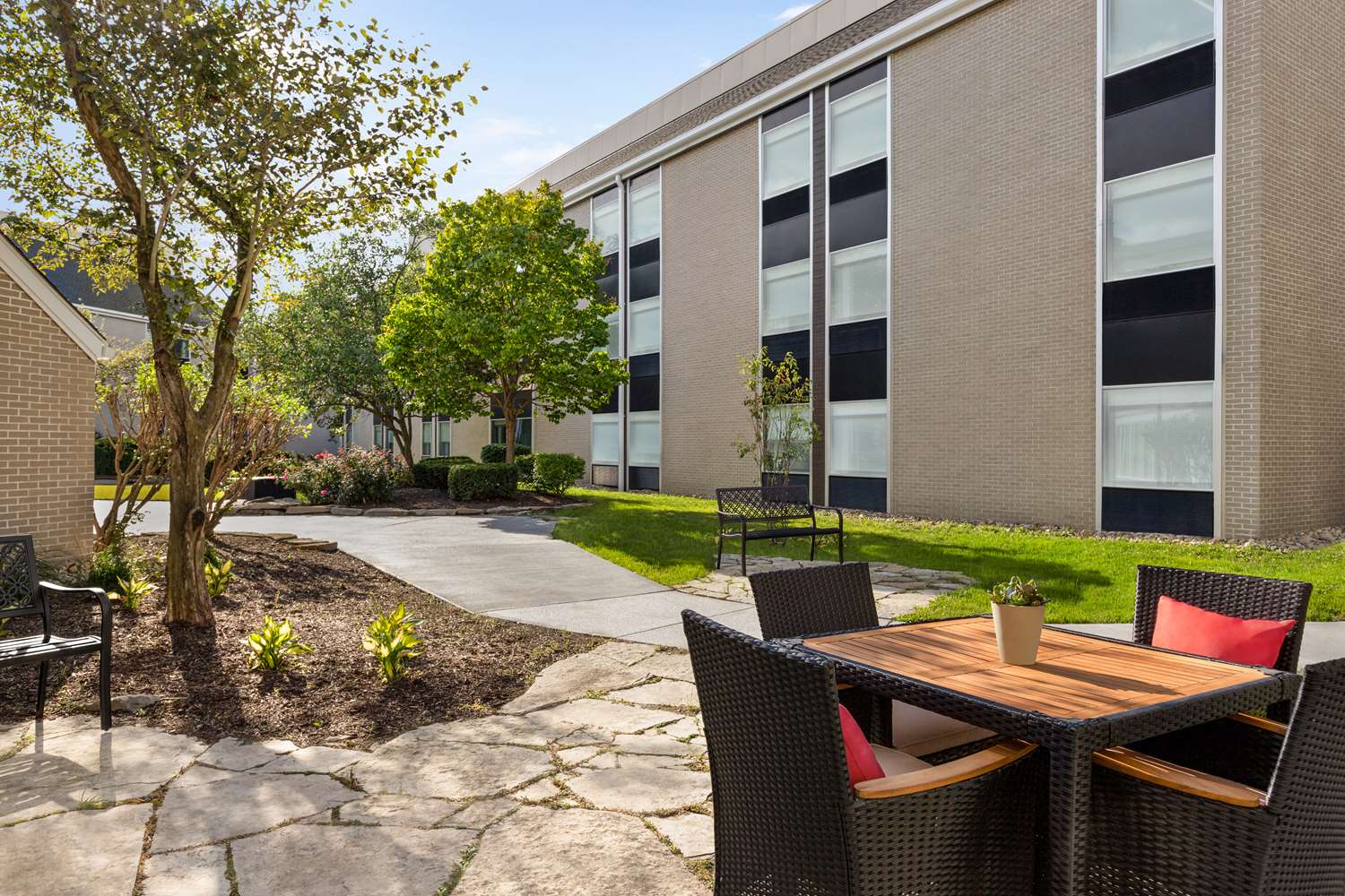 DoubleTree by Hilton Columbus Dublin, OH 24/34