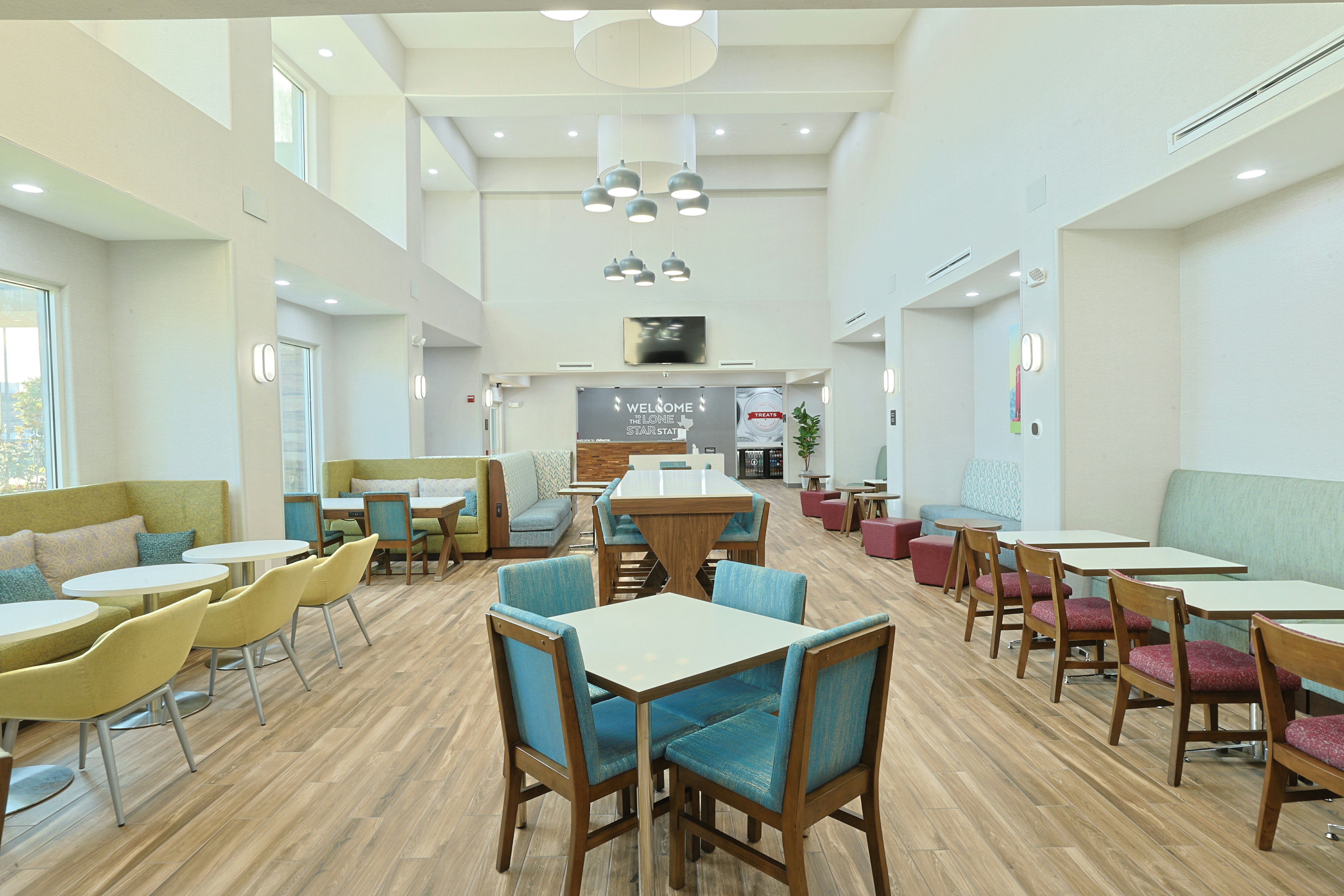 Hampton Inn and Suites Cleburne 57/78