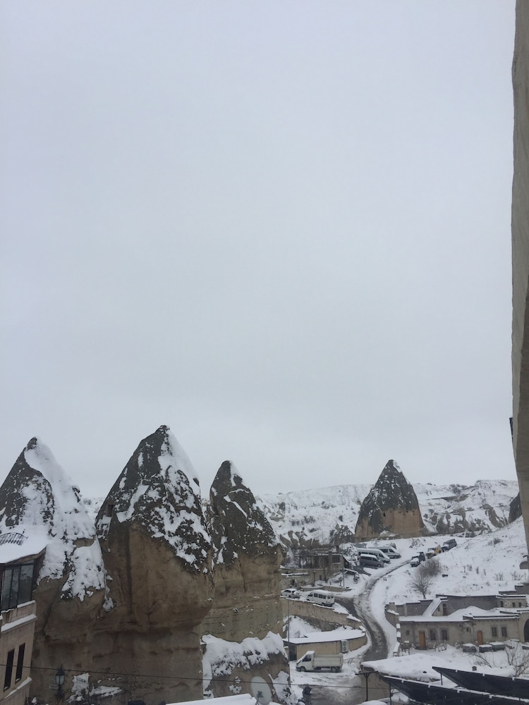 Mosaic Cave Hotel 48/50