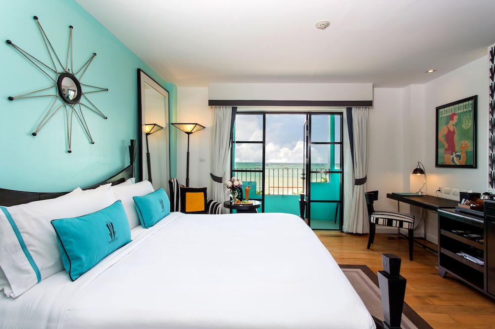 Wave Hotel 10/50