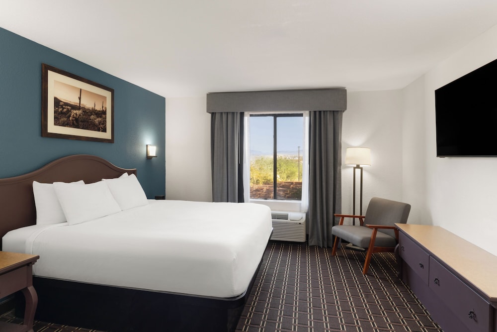 Tombstone Grand Hotel, a Baymont by Wyndham 14/50
