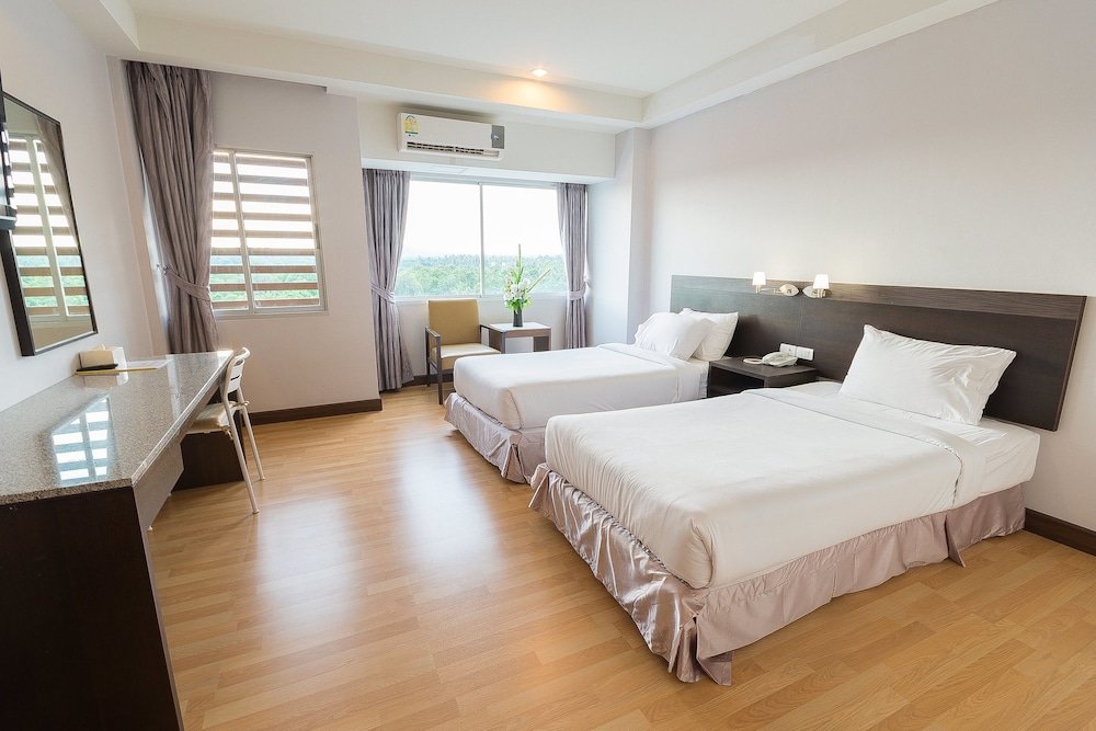 Sinkiat Buri Hotel 30/67
