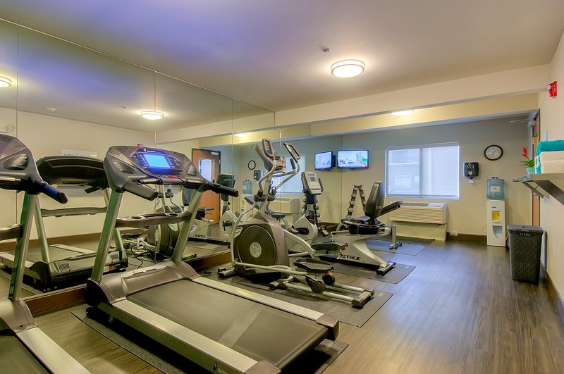 Holiday Inn Express Hotel & Suites Carlsbad Beach 27/45