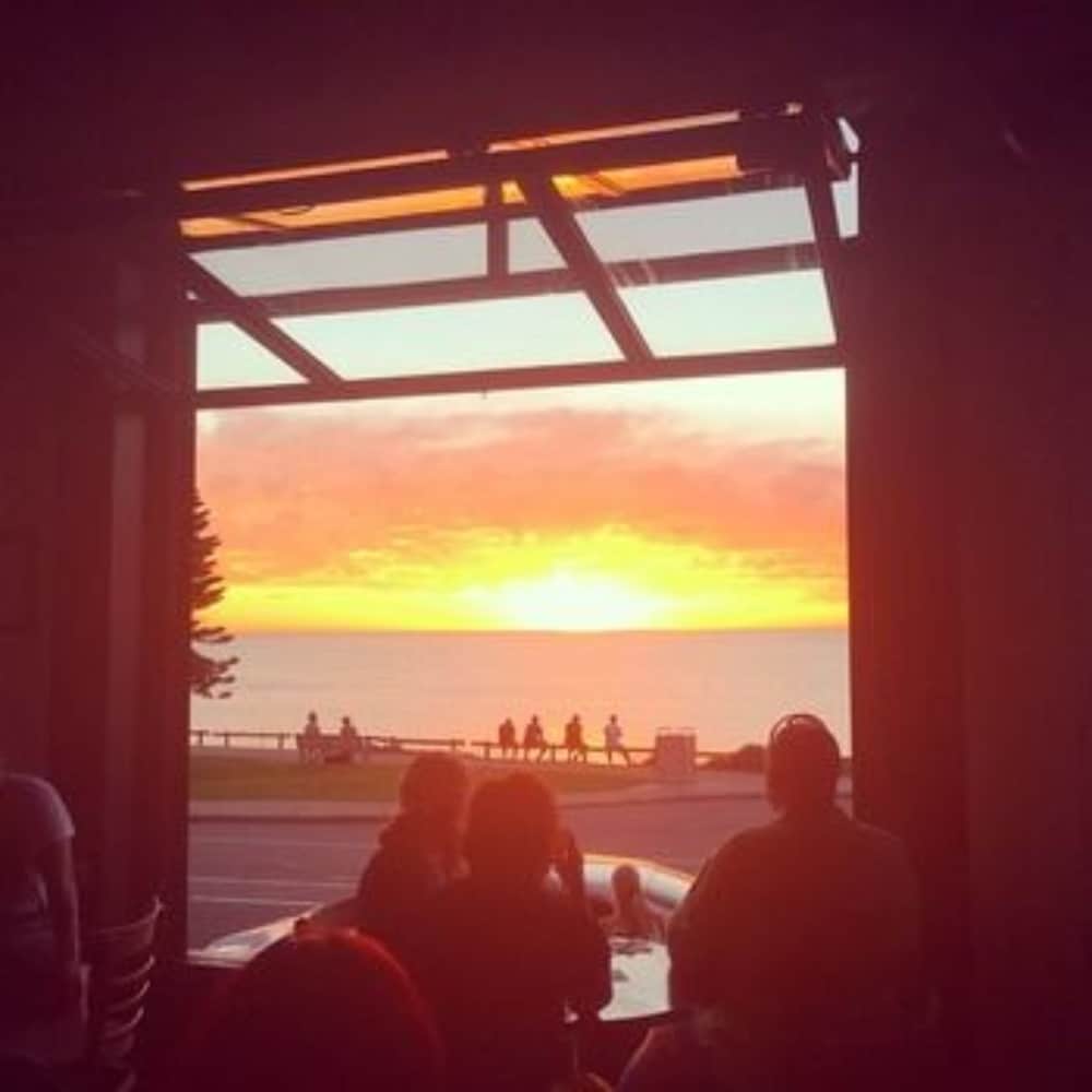 Ocean Beach Hotel 5/45